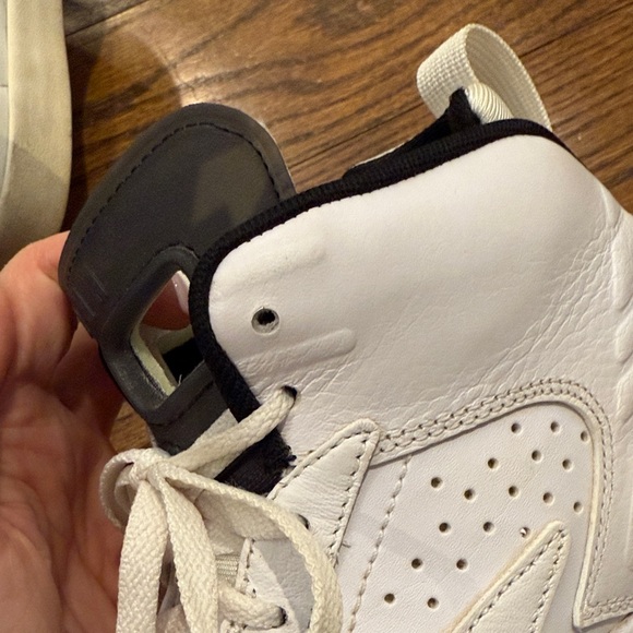 Jordan MVP White and Black Sneakers Size 9.5 - Picture 15 of 16